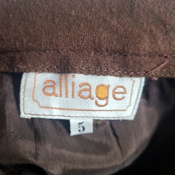 Vintage Alliage brown wool skirt with front bottom pleated details. - Picture 3 of 6
